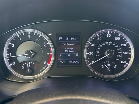 Used 2020 Hyundai Santa Fe SE AWD/4WD image 16