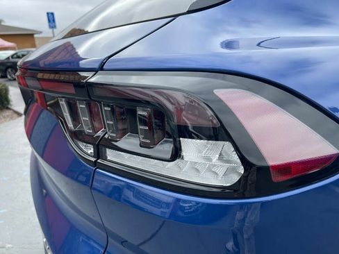 Used 2023 VinFast VF 8 Plus image 31