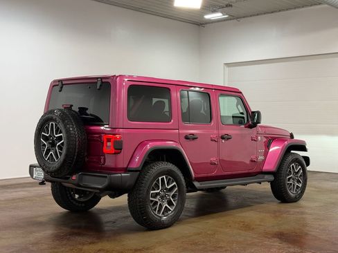 Used 2024 Jeep Wrangler Unlimited Sahara w/ Technology Group AWD/4WD image 24