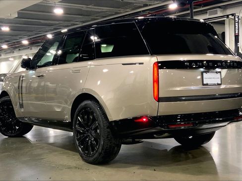 New 2026 Land Rover Range Rover SE image 12