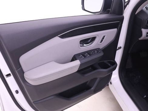 Certified 2023 Honda Pilot Elite image 9