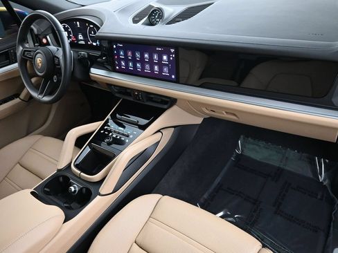 Certified 2024 Porsche Cayenne AWD/4WD image 30