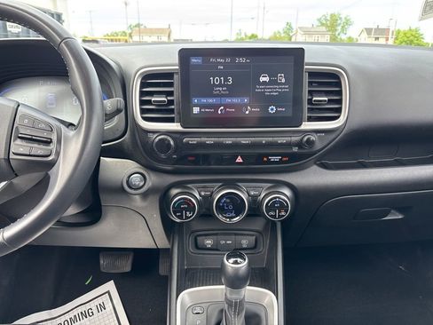 Used 2024 Hyundai Venue SEL FWD image 30