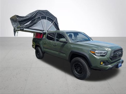 Used 2021 Toyota Tacoma TRD Off-Road AWD/4WD image 11