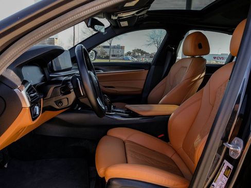 Used 2023 BMW 530i xDrive w/ Executive Package image 7