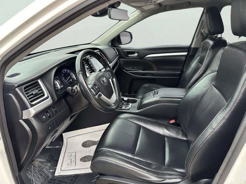 Used 2017 Toyota Highlander XLE image 9