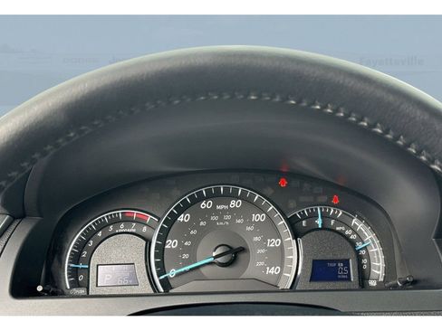 Used 2013 Toyota Camry XLE w/ Leather Pkg image 15