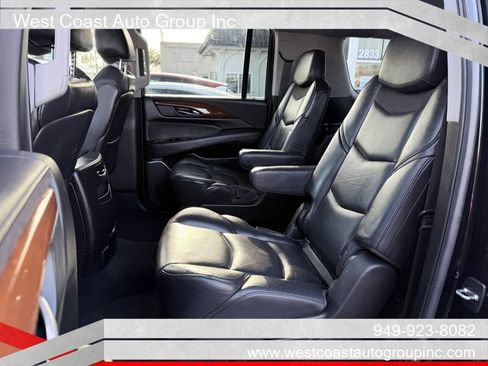 Used 2018 Cadillac Escalade ESV Luxury RWD image 12