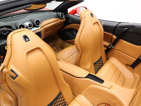 Used 2015 Ferrari California T image 54
