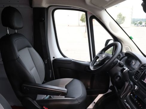 Used 2024 RAM ProMaster 2500 FWD image 11