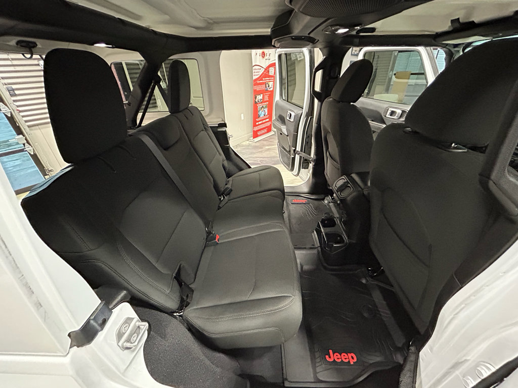 Used 2018 Jeep Wrangler Unlimited Sahara AWD/4WD image 41