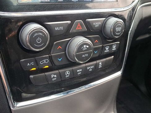 Used 2020 Jeep Grand Cherokee Limited AWD/4WD image 17