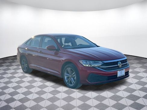 Certified 2024 Volkswagen Jetta SE image 7