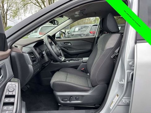 Used 2023 Nissan Rogue SV AWD/4WD image 3