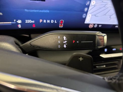 Used 2025 Buick Enclave Preferred image 35