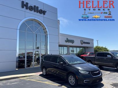 Used 2023 Chrysler Pacifica Touring-L