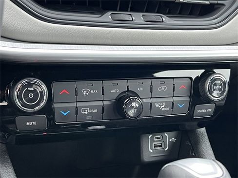 New 2025 Jeep Compass Limited image 23