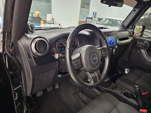 Used 2012 Jeep Wrangler Unlimited Sport image 7