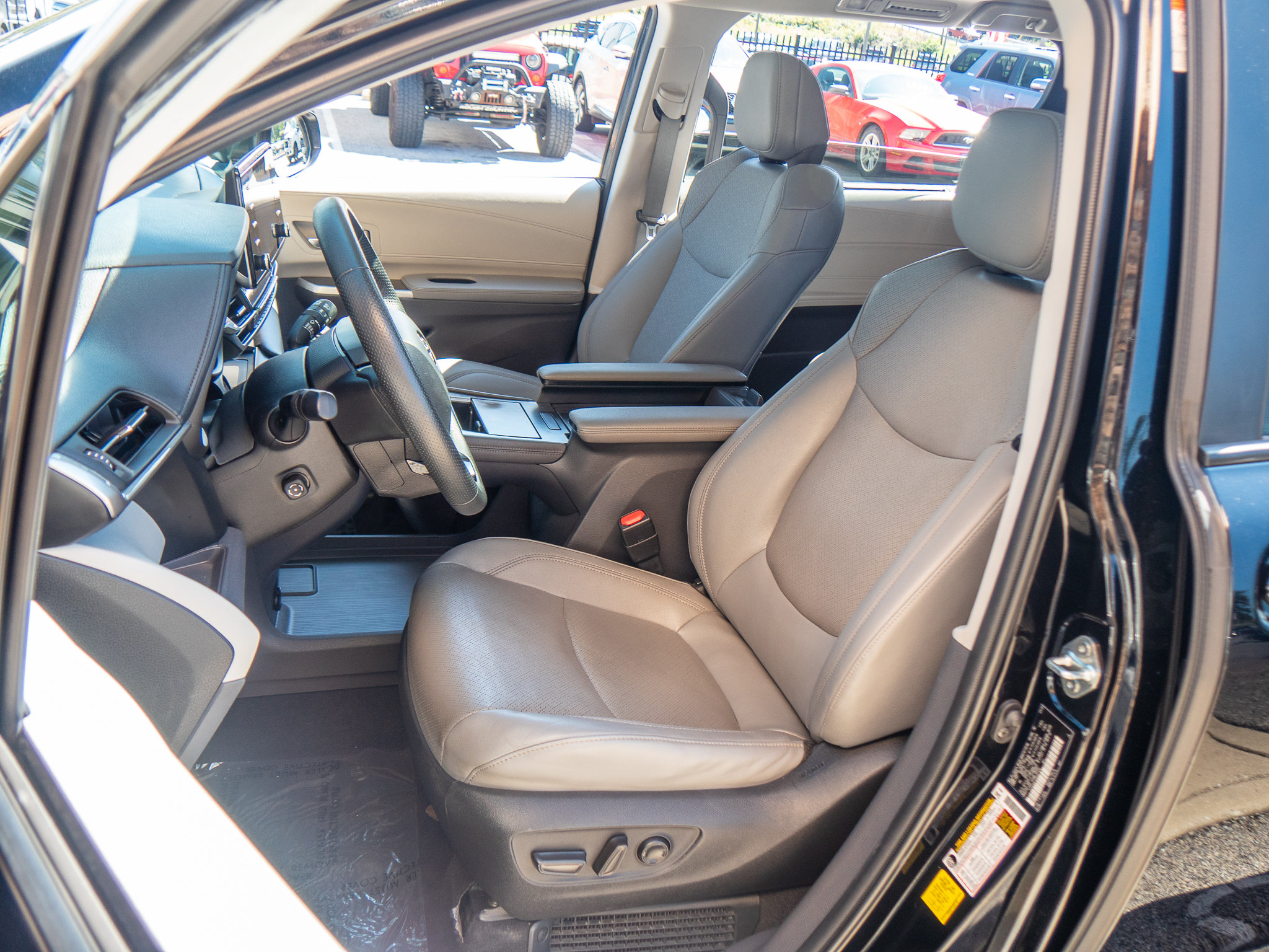 Used 2022 Toyota Sienna Limited AWD/4WD image 12