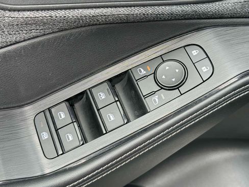 Used 2023 Nissan Rogue SV image 32
