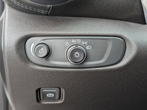 Used 2019 Chevrolet Blazer LT FWD image 19