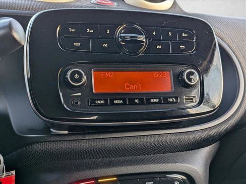 Used 2016 smart fortwo pure image 14