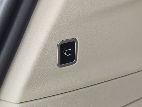 Used 2024 Chrysler Pacifica Touring-L FWD image 14