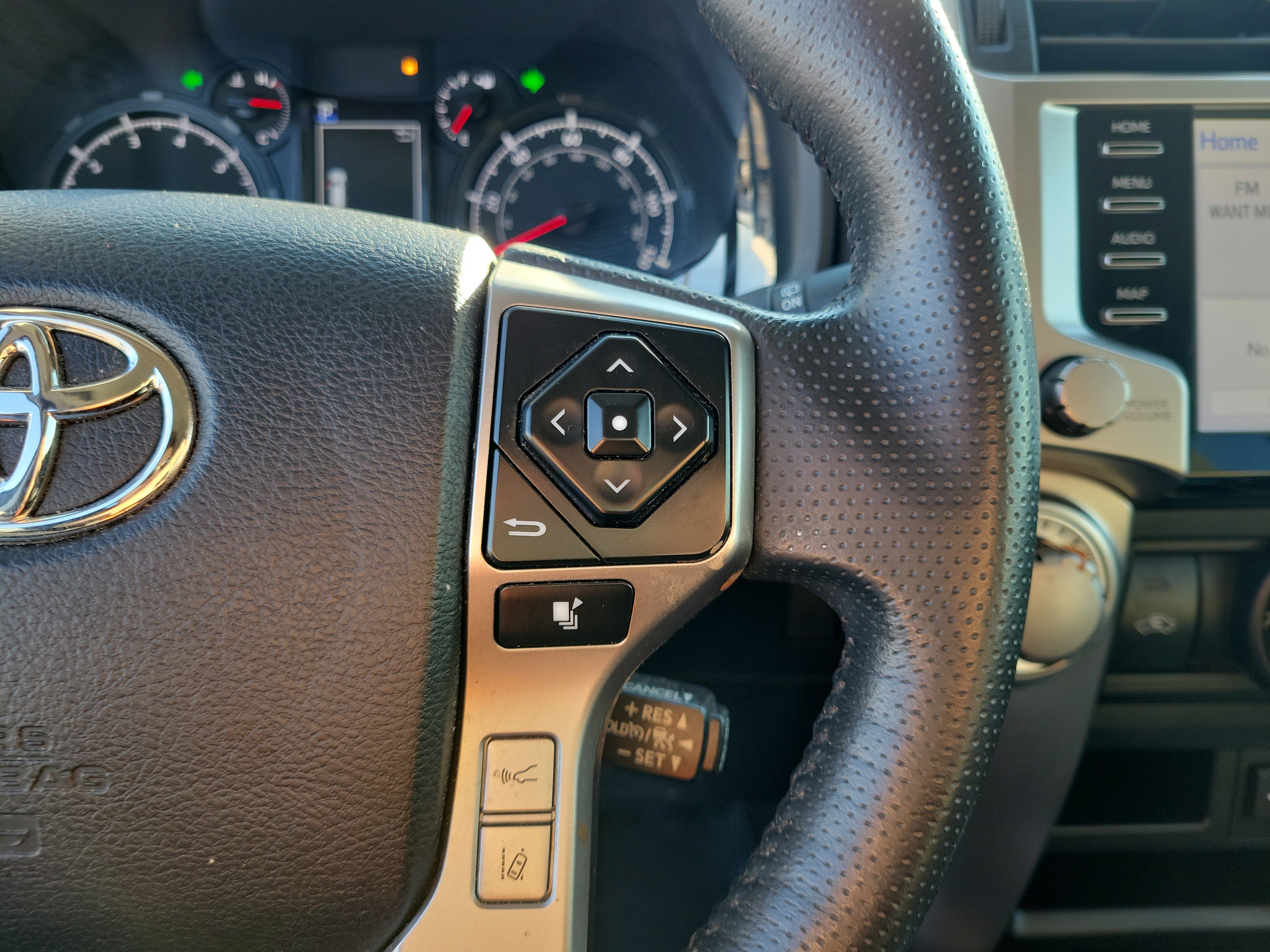 Used 2024 Toyota 4Runner SR5 AWD/4WD image 23