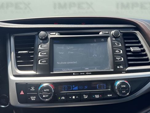 Used 2018 Toyota Highlander XLE image 18