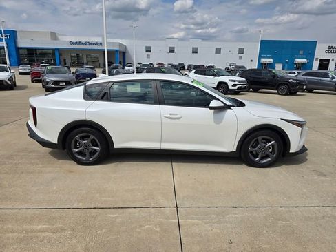 Used 2025 Kia K4 FWD image 17