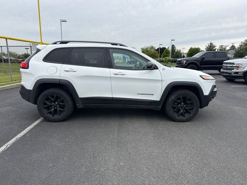 Used 2017 Jeep Cherokee Trailhawk w/ Comfort/Convenience Group AWD/4WD image 4
