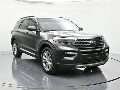 Used 2022 Ford Explorer XLT w/ Equipment Group 202A image 3