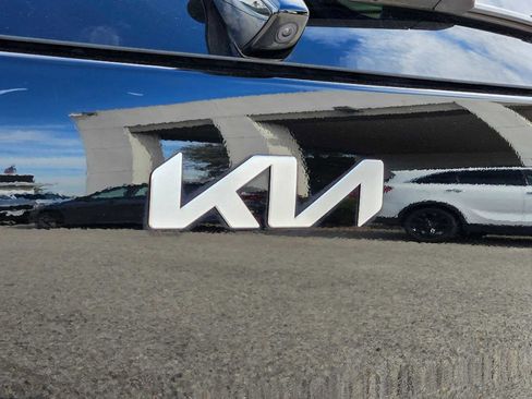 Certified 2022 Kia Niro LXS image 12