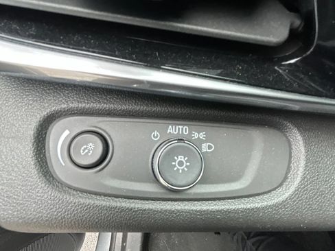 Used 2024 Buick Envista Sport Touring w/ Convenience I Package FWD image 28