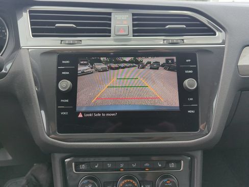 Used 2018 Volkswagen Tiguan SE w/ Panoramic Sunroof Package FWD image 26