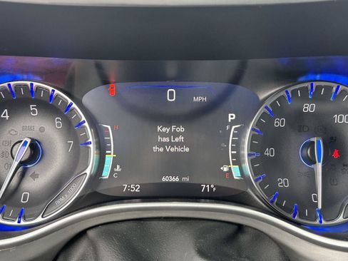 Used 2025 Chrysler Pacifica Select FWD image 29