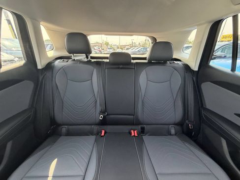 Used 2026 Volkswagen Tiguan SE AWD/4WD image 40