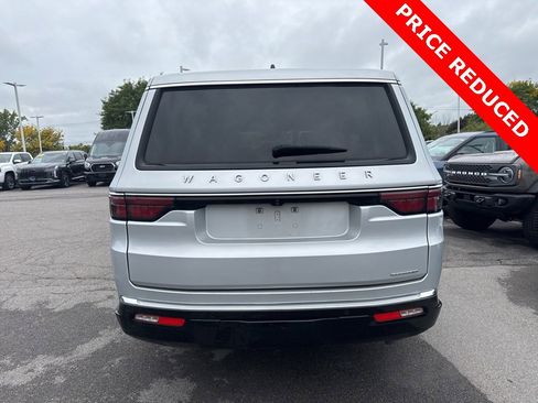 Used 2024 Jeep Wagoneer L Series III w/ Flexible Seating Group image 15
