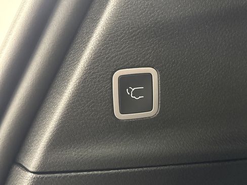 New 2026 Chrysler Pacifica Select AWD/4WD image 16