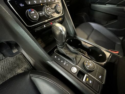 Used 2020 Volkswagen Atlas Cross Sport SEL image 20