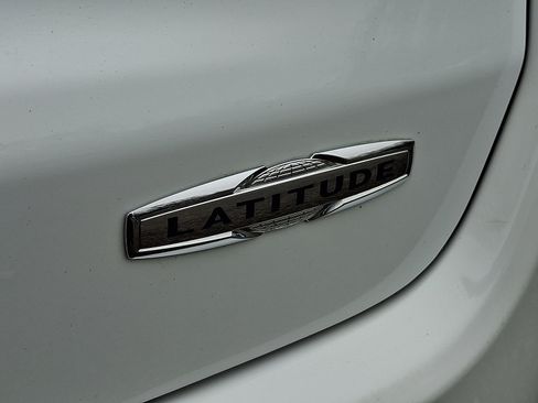 Used 2024 Jeep Compass Latitude AWD/4WD image 29