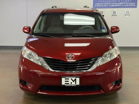 Used 2011 Toyota Sienna LE FWD image 3