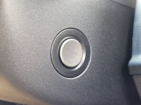 New 2025 Volkswagen ID. Buzz Pro S RWD image 16