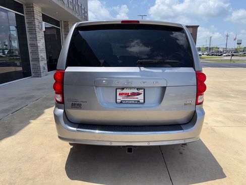 Used 2016 Dodge Grand Caravan SXT w/ Rear Park Assist Package FWD image 8