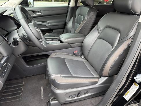 Used 2024 Nissan Pathfinder SL w/ SL Premium Package FWD image 21