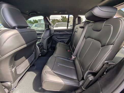 New 2025 Jeep Grand Cherokee Limited w/ Black Appearance Package image 12