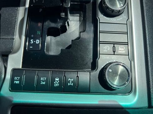 Used 2017 Toyota Land Cruiser AWD/4WD image 19