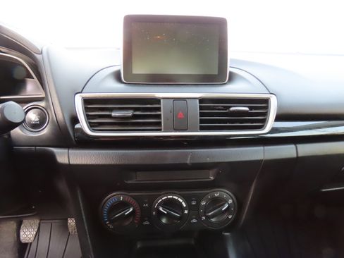 Used 2015 MAZDA MAZDA3 i Sport image 18