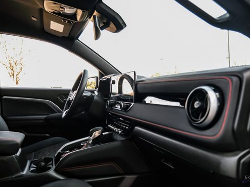 Used 2024 Chevrolet Colorado Z71 w/ Z71 Convenience Package 2 image 44