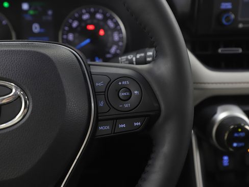 Used 2022 Toyota RAV4 XLE Premium image 27